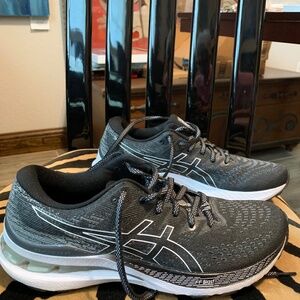 Asics athletic shoes women's Gel-Kayano 28 size 9 Narrow